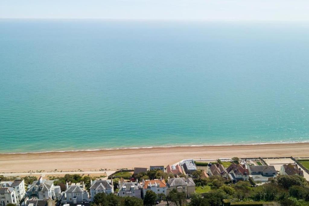 The Luxury Beach Property - Oceanbreeze Sandgate Exterior foto